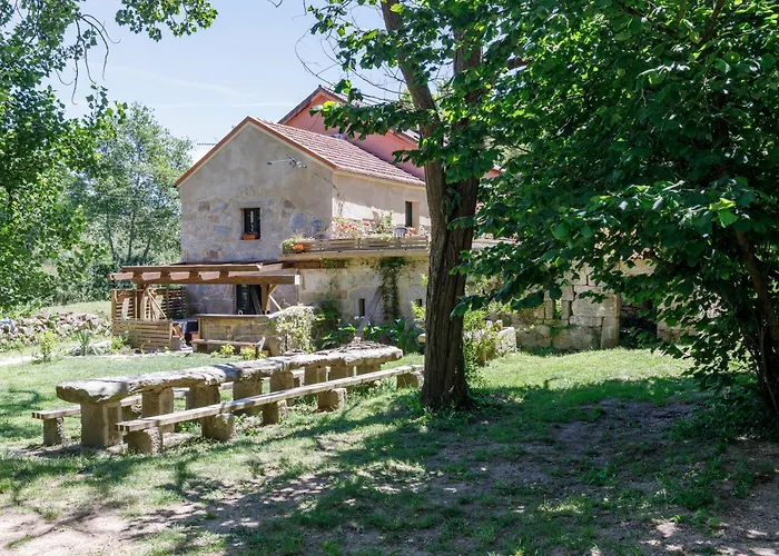 Hermoso Molino A Pie De Rio By Horská chata *